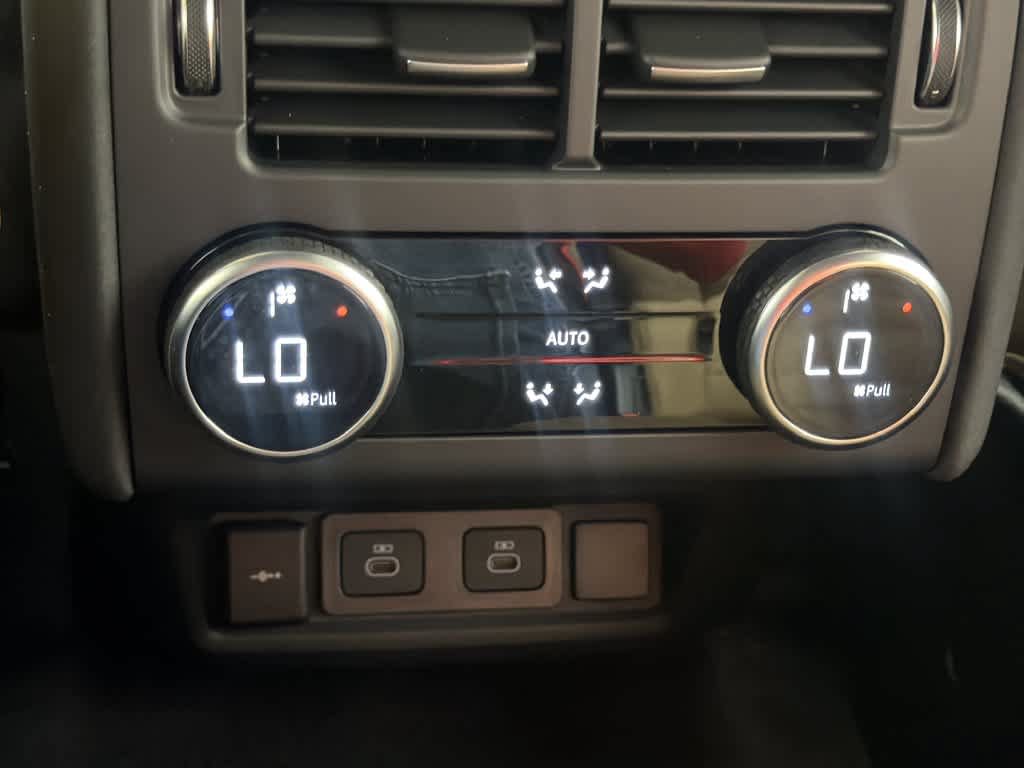 New 2026 Land Rover Discovery Limited Edition AWD/4WD image 42