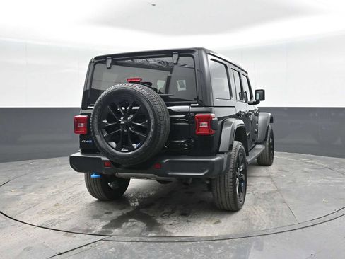 Used 2023 Jeep Wrangler Unlimited Sahara w/ Cold Weather Group AWD/4WD image 8