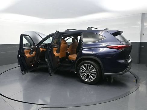 Certified 2020 Toyota Highlander Platinum AWD/4WD image 46
