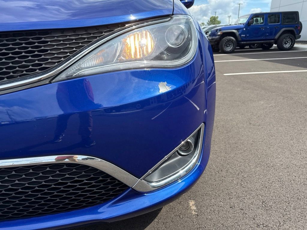 Used 2019 Chrysler Pacifica Touring-L FWD image 9