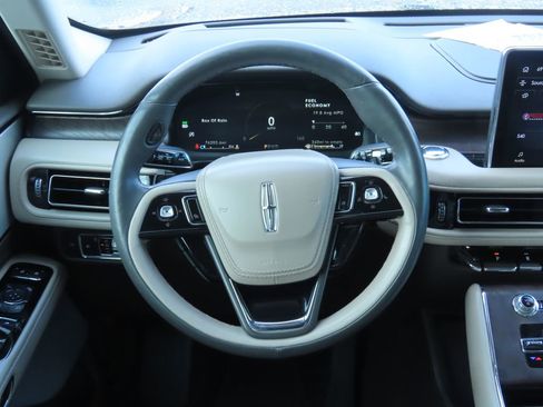 Used 2022 Lincoln Aviator Reserve w/ Equipment Group 201A image 6