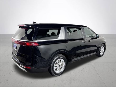 Used 2024 Kia Carnival LX image 6