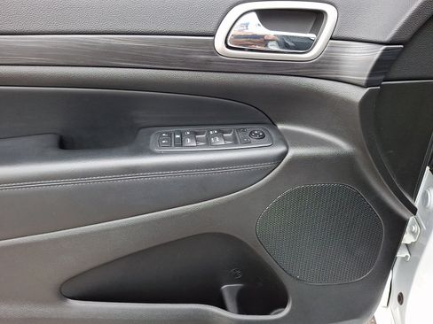 Used 2020 Jeep Grand Cherokee Altitude image 12