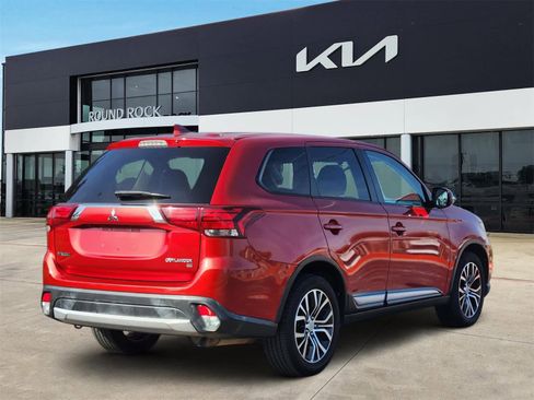 Used 2018 Mitsubishi Outlander SE image 5