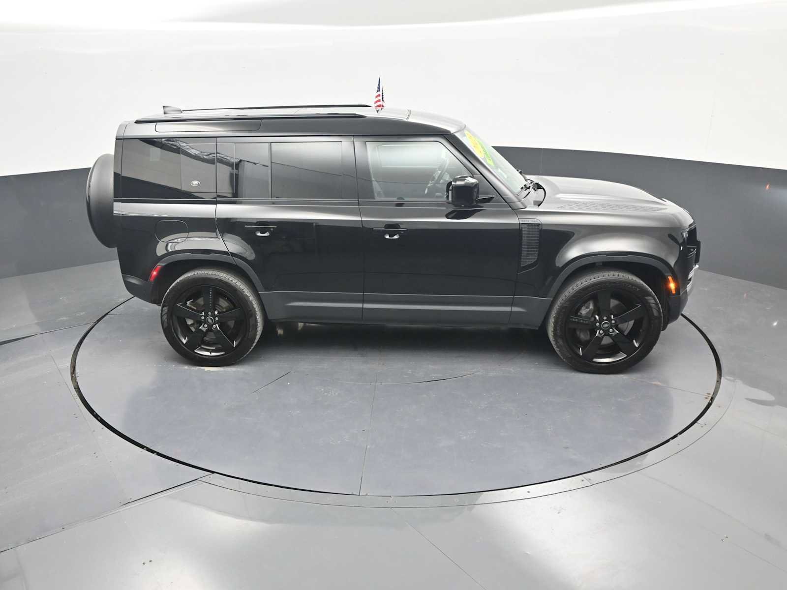 Used 2023 Land Rover Defender 110 SE AWD/4WD image 34
