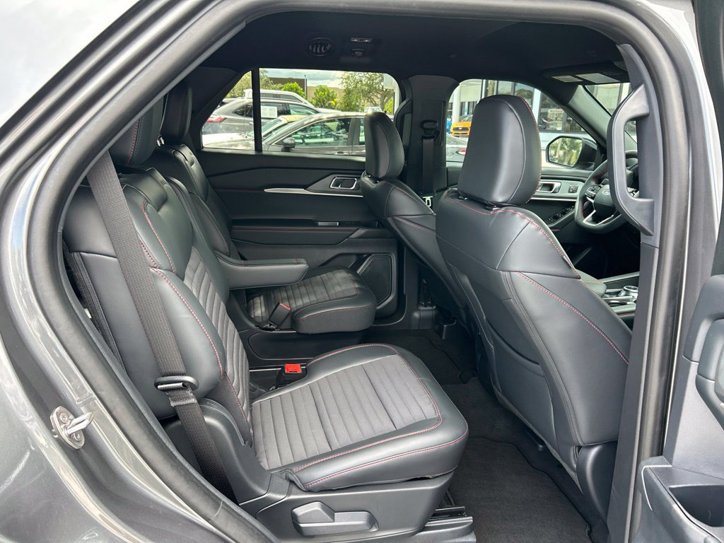 Used 2026 Ford Explorer ST-Line w/ ST-Line Street Pack RWD image 44