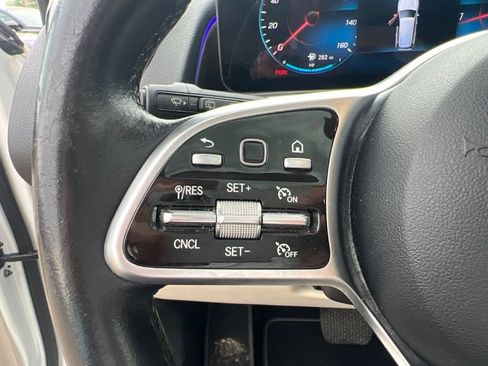 Used 2023 Mercedes-Benz GLB 250 4MATIC w/ Premium Package image 25