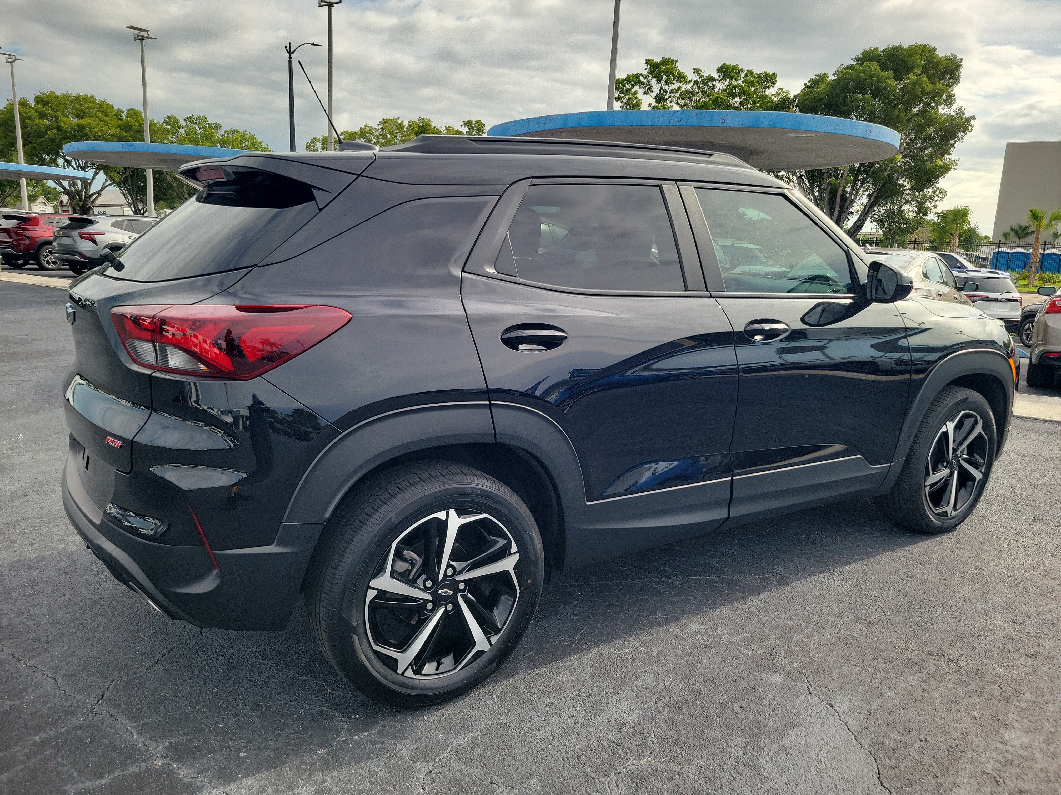 Used 2023 Chevrolet TrailBlazer RS w/ Convenience Package FWD image 4