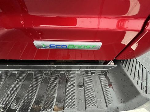 Certified 2022 Ford F150 XLT w/ Equipment Group 302A High image 11