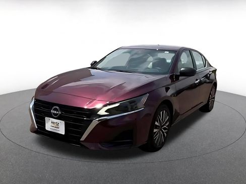 Used 2025 Nissan Altima 2.5 SV FWD image 7