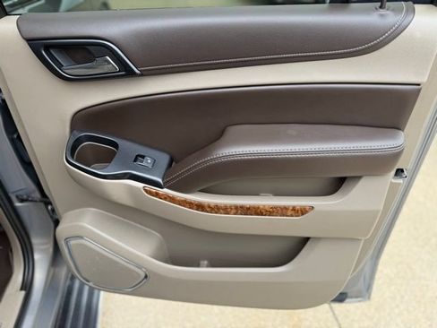 Used 2017 Chevrolet Suburban Premier AWD/4WD image 16