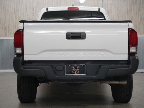 Used 2018 Toyota Tacoma SR image 9