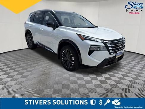 Used 2024 Nissan Rogue Platinum AWD/4WD image 3