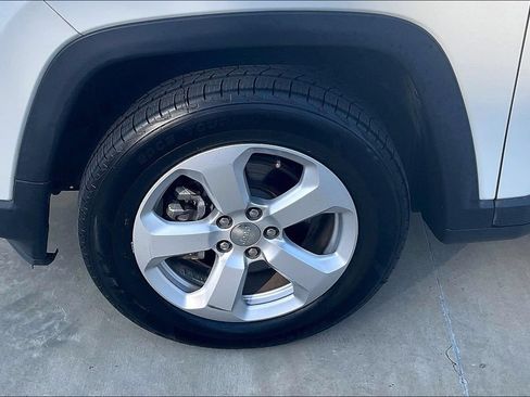 Used 2018 Jeep Compass Latitude w/ Popular Equipment Group AWD/4WD image 8
