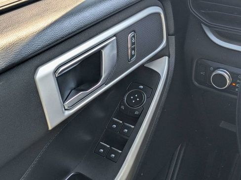 Used 2020 Ford Explorer XLT image 21