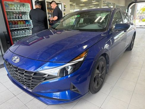 Used 2022 Hyundai Elantra SEL FWD image 1