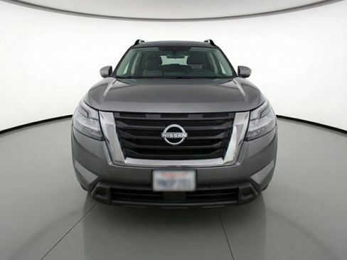 Used 2025 Nissan Pathfinder SV image 2