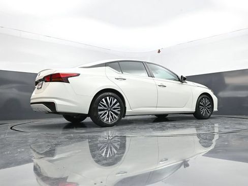 Used 2025 Nissan Altima 2.5 SV FWD image 47