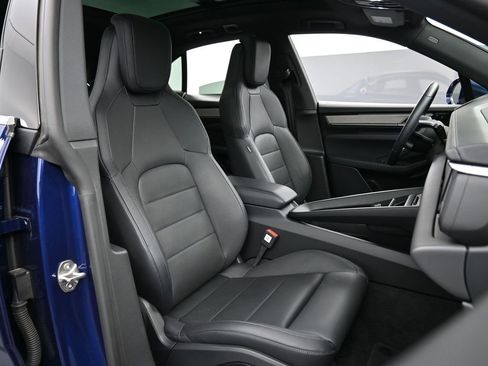 Certified 2024 Porsche Macan 4 Electric image 32