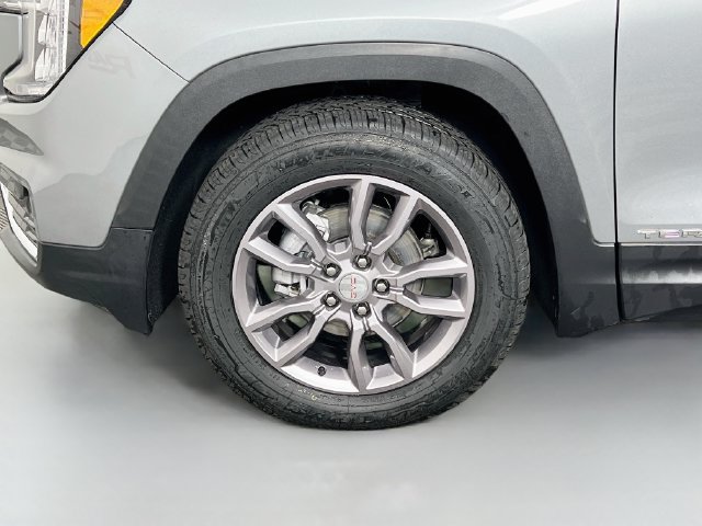 Used 2024 GMC Terrain SLT AWD/4WD image 10