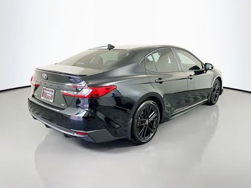 Used 2025 Toyota Camry SE image 5