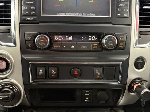 Used 2017 Nissan Titan SL AWD/4WD image 10