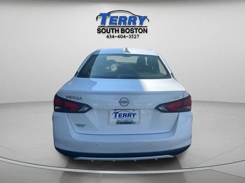 Used 2023 Nissan Versa SV FWD image 4