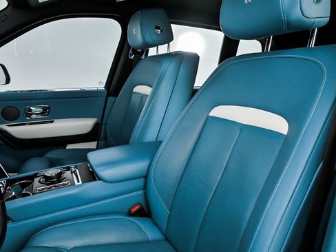 Used 2023 Rolls-Royce Cullinan AWD/4WD image 18