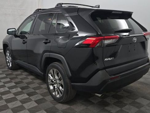 Used 2021 Toyota RAV4 XLE Premium image 3