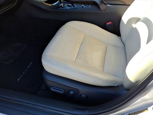 Used 2016 Toyota Avalon XLE image 15