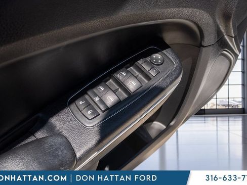 Used 2014 Chrysler 300 C RWD image 20