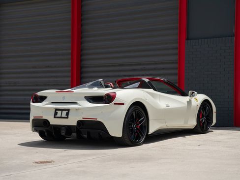 Used 2018 Ferrari 488 Spider RWD image 5
