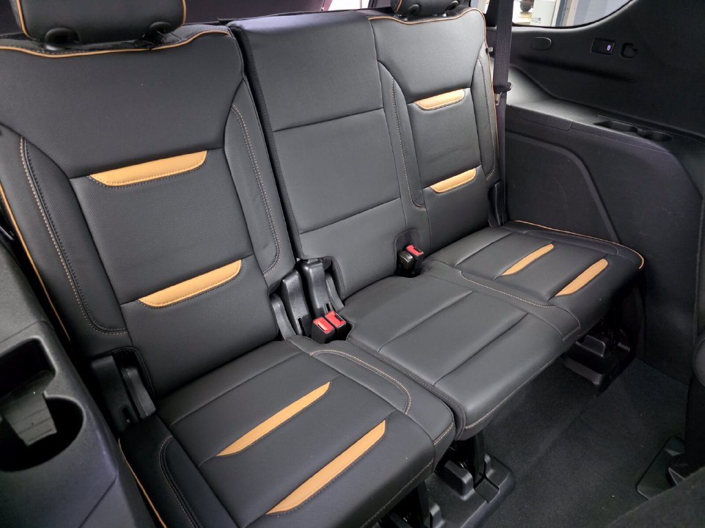 Used 2023 GMC Yukon AT4 w/ Technology Package AWD/4WD image 28