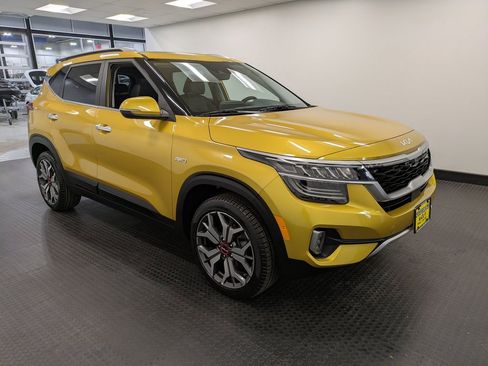 Certified 2022 Kia Seltos SX w/ Sunroof Package image 3