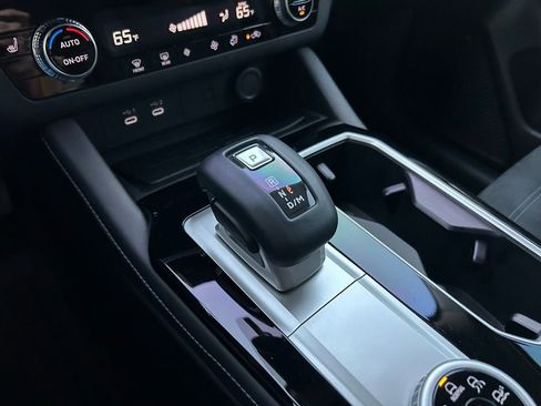 Used 2025 Mitsubishi Outlander SE image 27