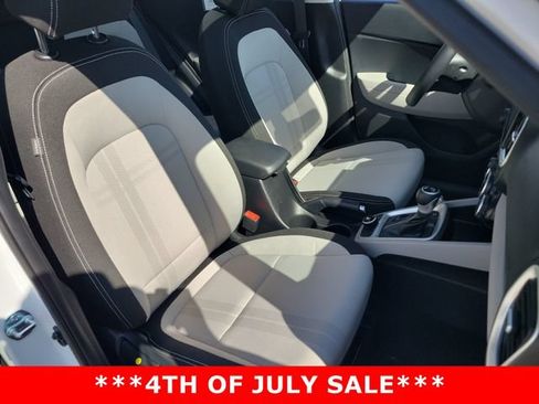 Used 2025 Hyundai Venue SEL FWD image 22