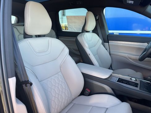 New 2025 Volvo EX90 Ultra image 15