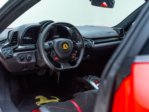 Used 2011 Ferrari 458 Italia Coupe RWD image 7