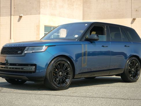 Used 2023 Land Rover Range Rover SE AWD/4WD image 2