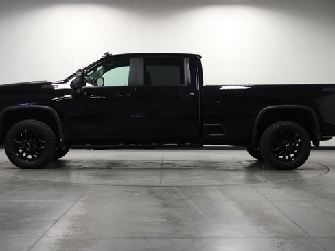 Used 2025 Chevrolet Silverado 2500 LT image 7