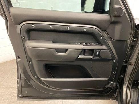 Used 2025 Land Rover Defender 110 X-Dynamic SE AWD/4WD image 19