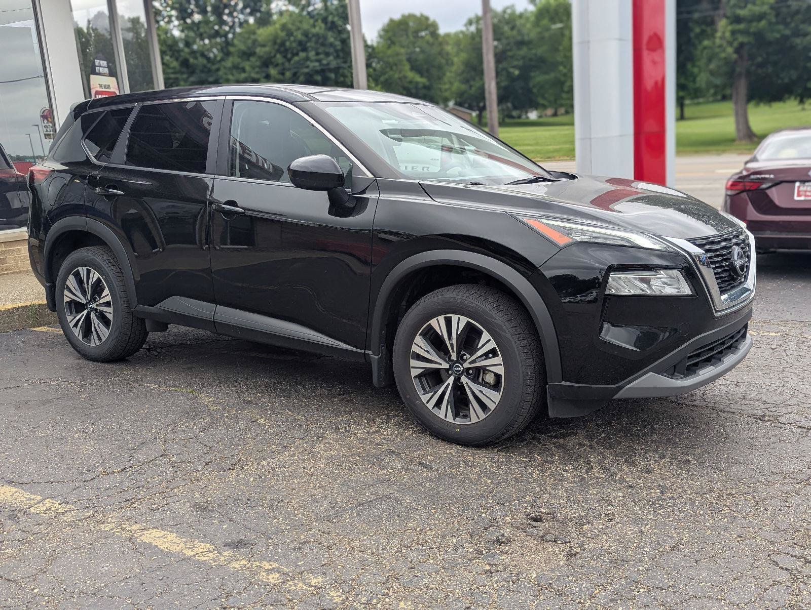 Used 2023 Nissan Rogue SV AWD/4WD image 11