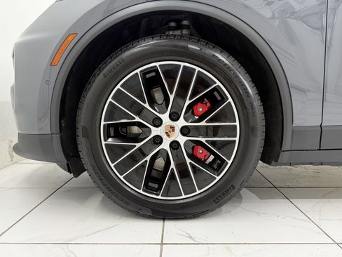 Certified 2025 Porsche Macan 4S Electric AWD/4WD image 16
