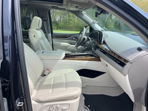 Used 2023 Cadillac Escalade ESV Premium Luxury Platinum RWD image 44