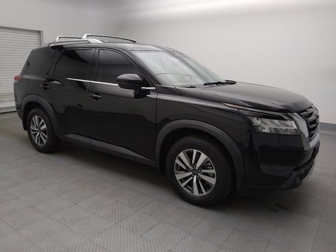 Used 2022 Nissan Pathfinder SL AWD/4WD image 11