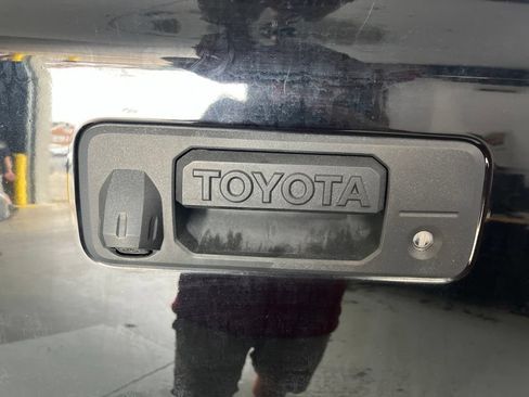 Used 2017 Toyota Tundra SR5 AWD/4WD image 48