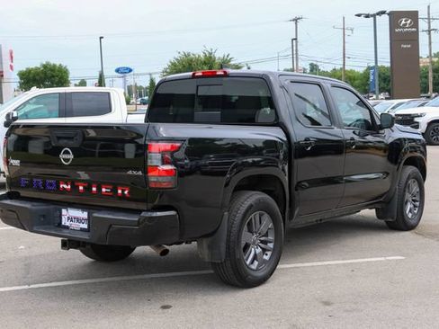Used 2025 Nissan Frontier SV w/ SV Convenience Package AWD/4WD image 3