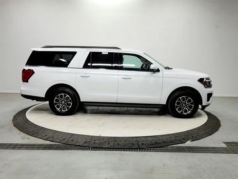 Used 2024 Ford Expedition Max XLT image 8