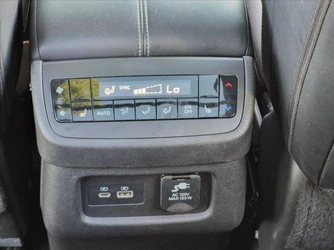 Used 2024 Nissan Pathfinder Platinum FWD image 19