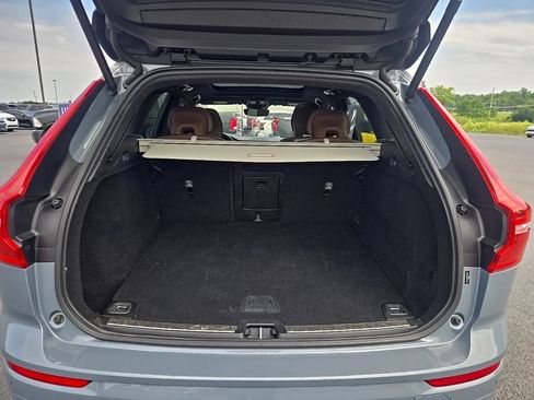 Used 2023 Volvo XC60 B5 Plus FWD image 11